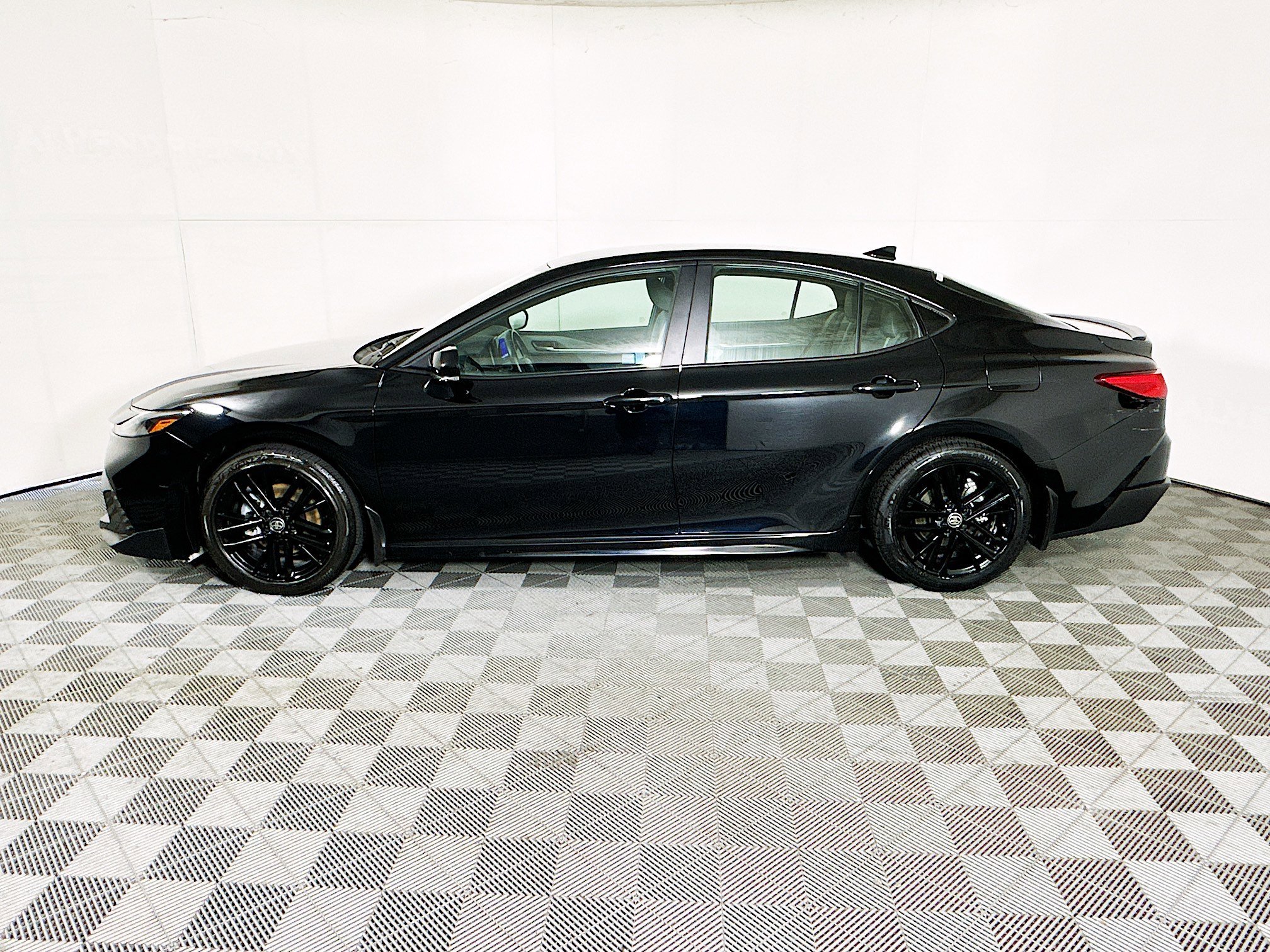 2025 Toyota Camry thumbnail 8