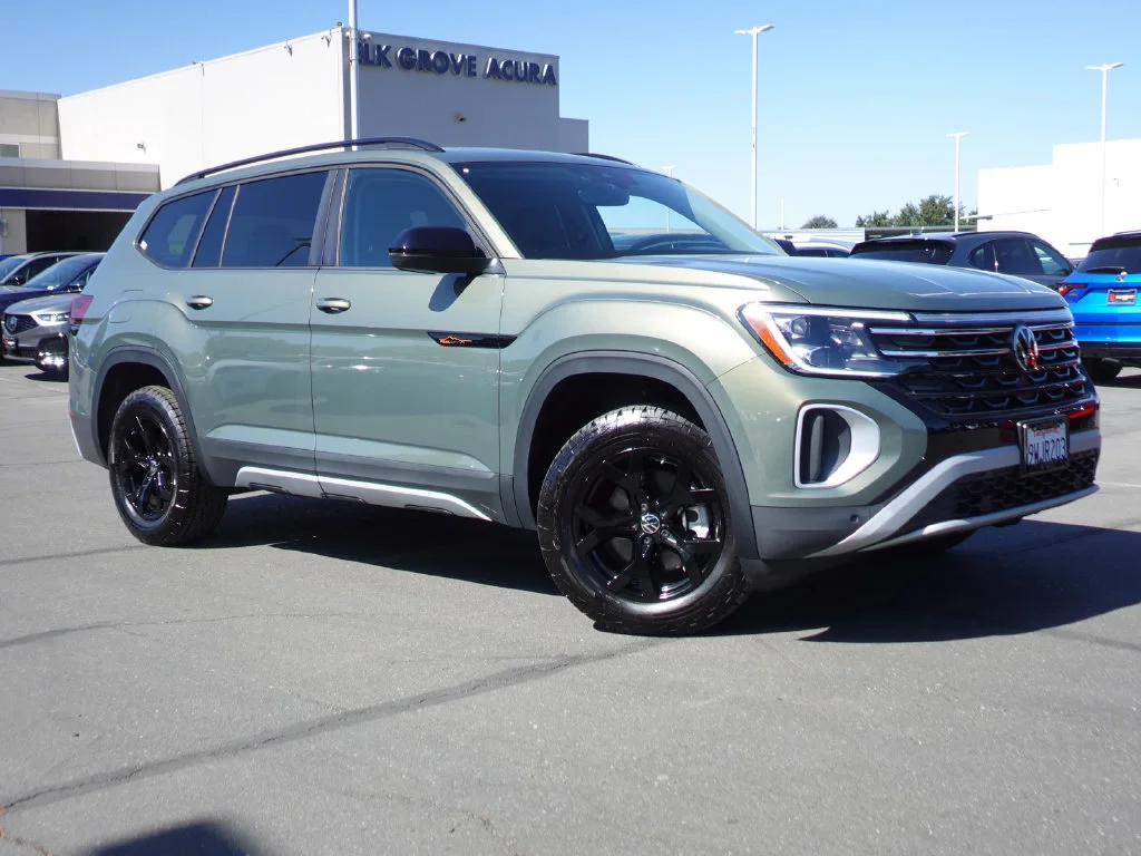 Used 2026 Green Pearl Volkswagen Peak Edition image 5