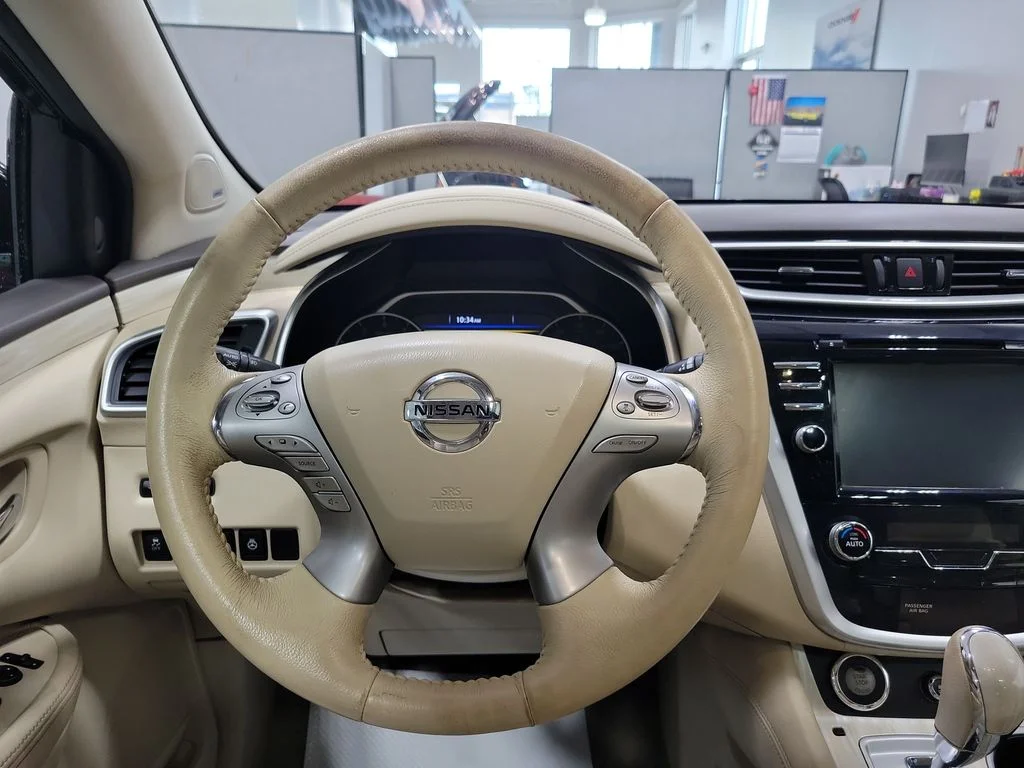 Used 2015 Red Nissan Platinum image 30