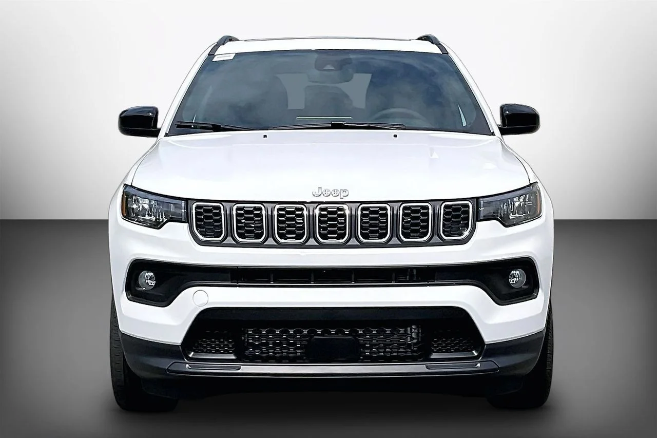 New 2026 Bright White Clearcoat Jeep Latitude image 3
