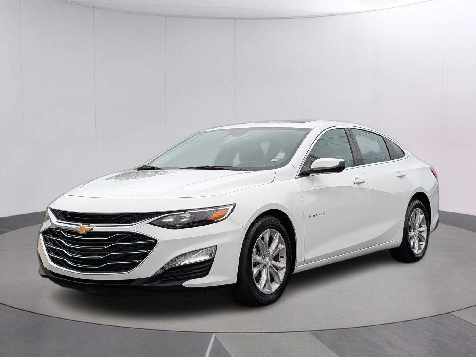 Used 2024 Summit White Chevrolet LT image 1