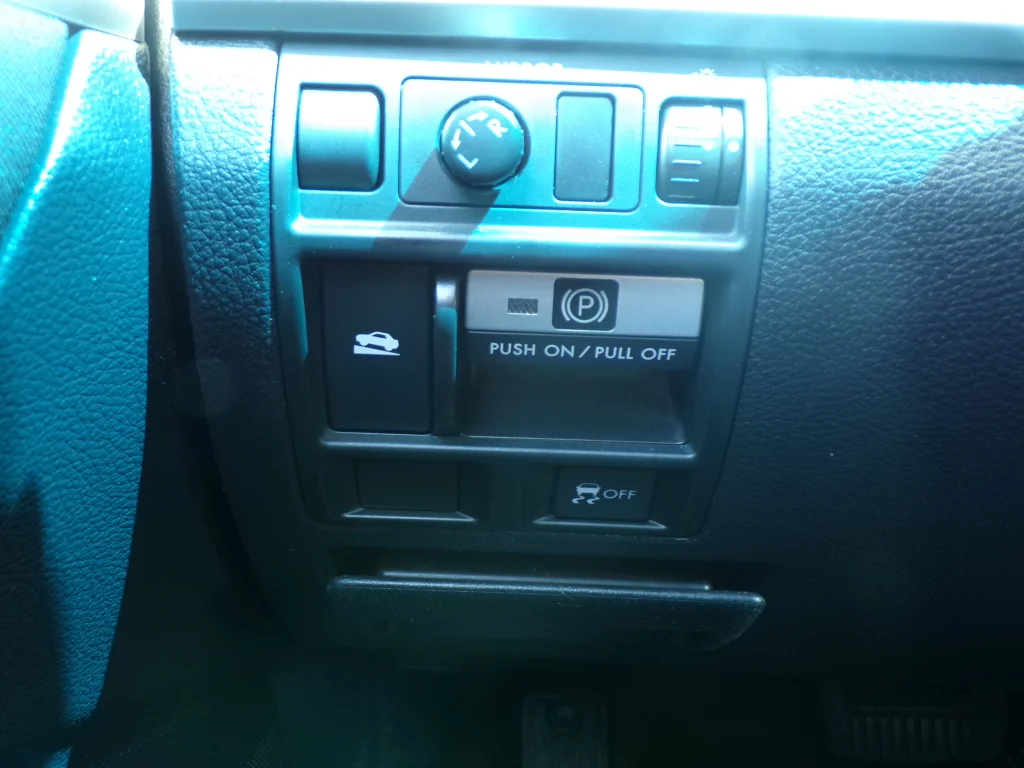 Used 2013 Twighlight Blue Metallic Subaru 2.5i Premium image 27