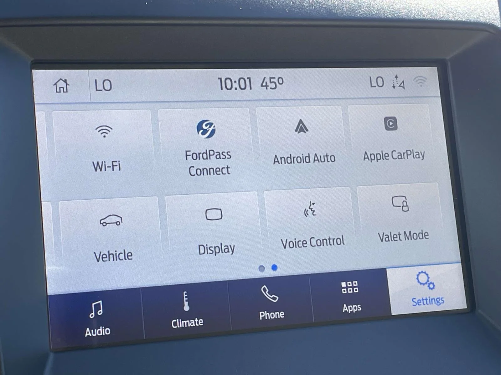 Used 2020 Magnetic Metallic Ford SE image 17