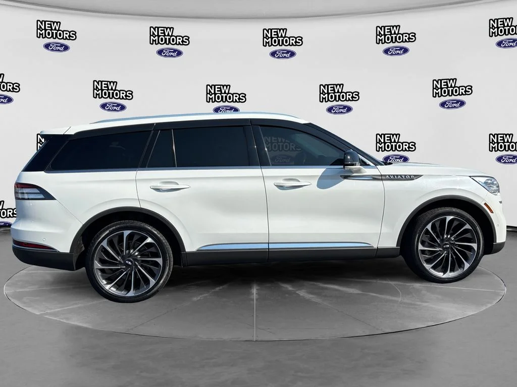 Used 2020 White Metallic Lincoln Reserve image 6
