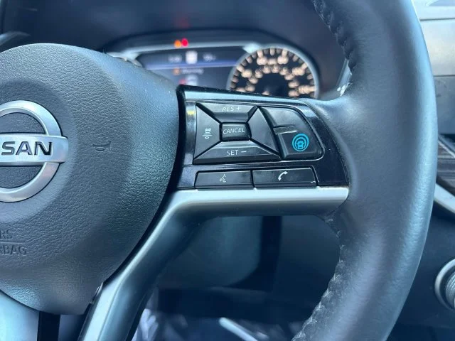 Used 2022 Silver Nissan 2.5 SL image 17