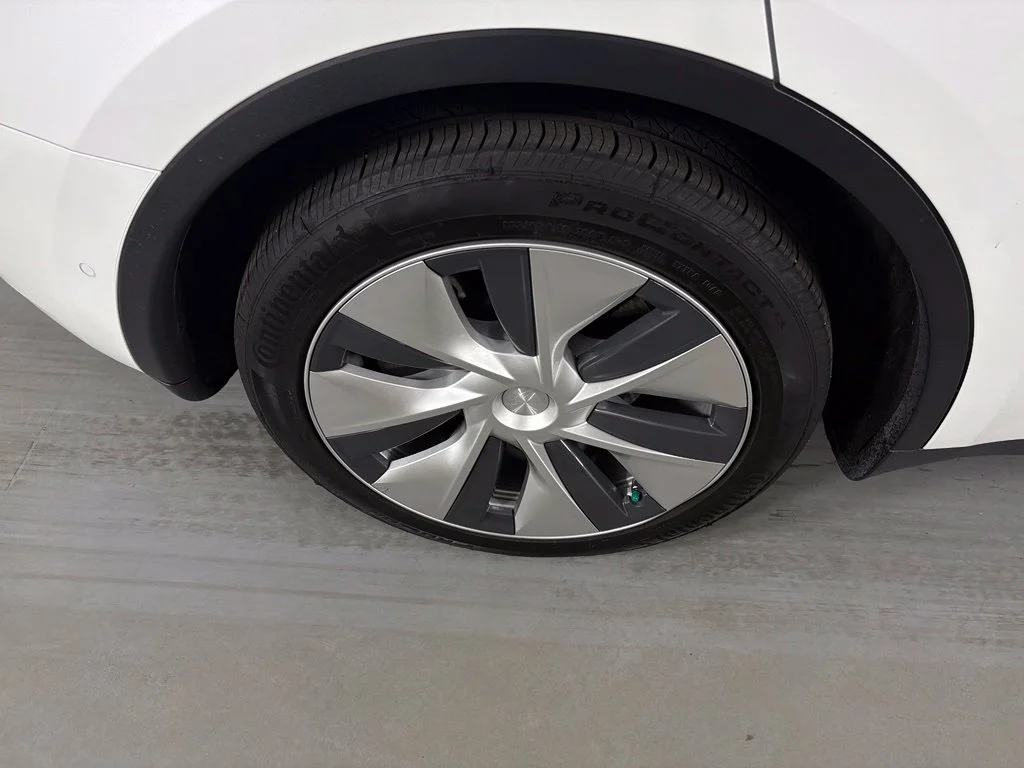 Used 2021 White Tesla Long Range image 10