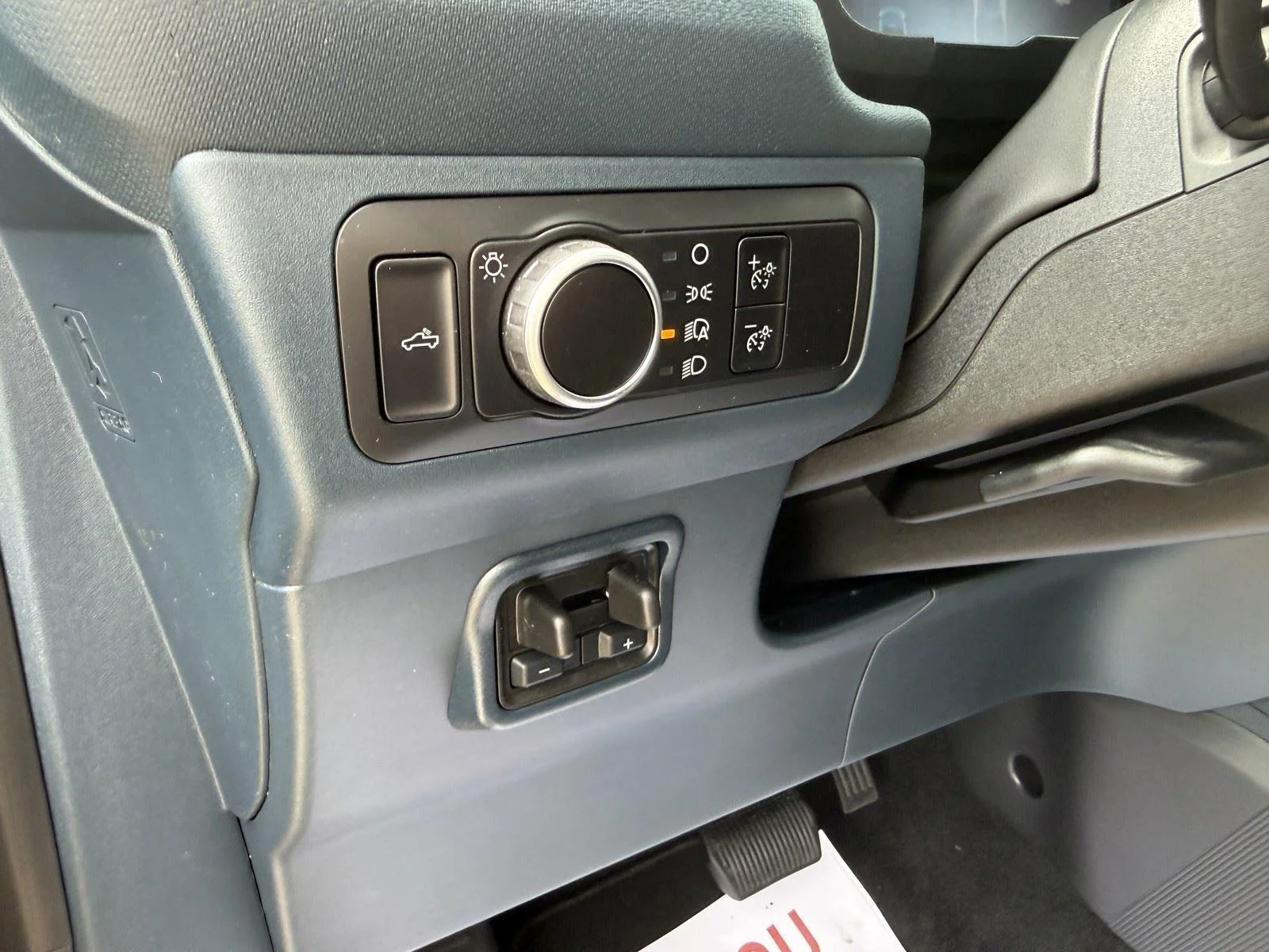 New 2026 Carbonized Gray Metallic Ford XL image 15
