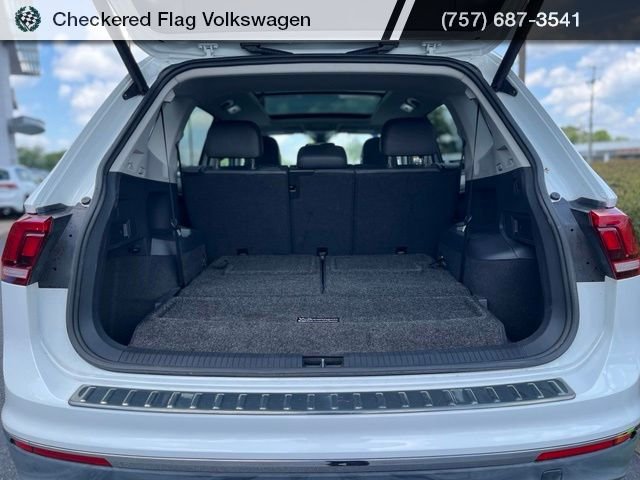 Used 2019 Pure White Volkswagen 2.0T SEL Premium 4Motion image 33