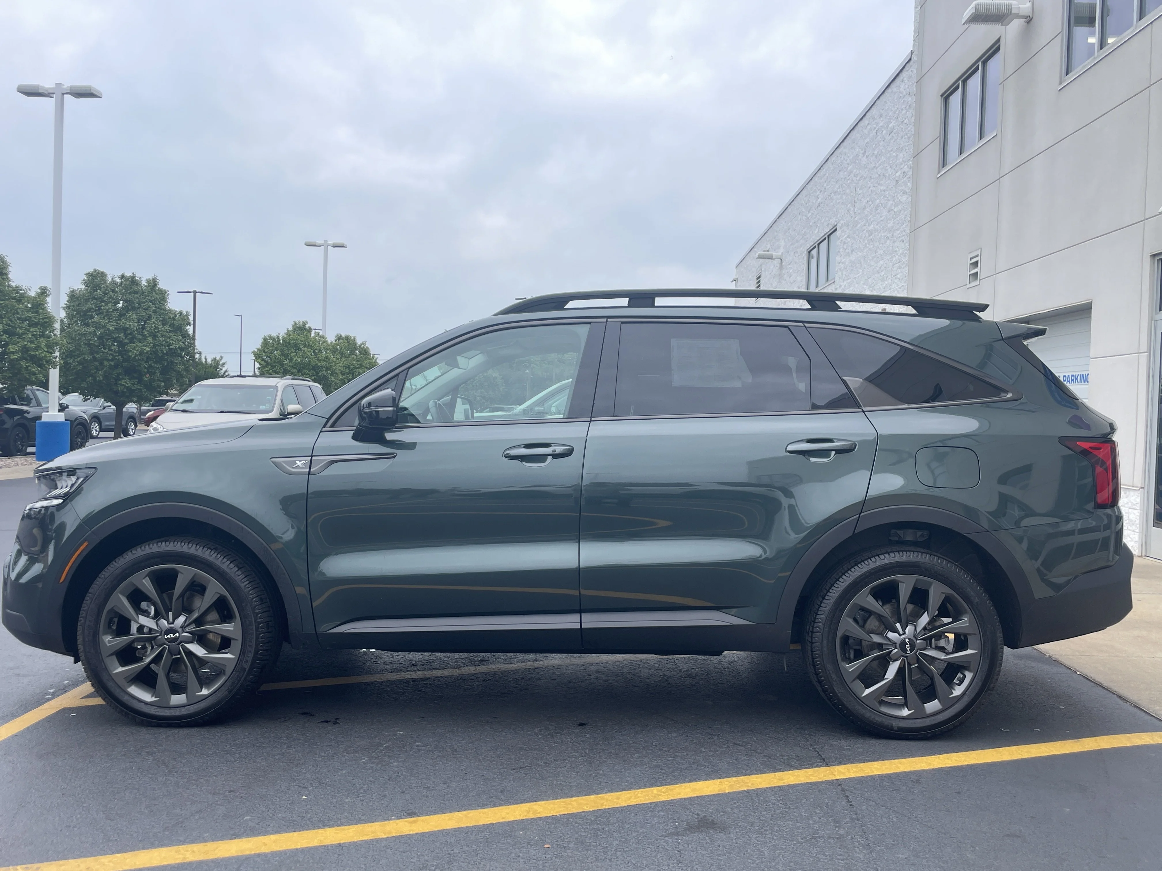 Used 2023 Aruba Green Kia X-Line EX image 2