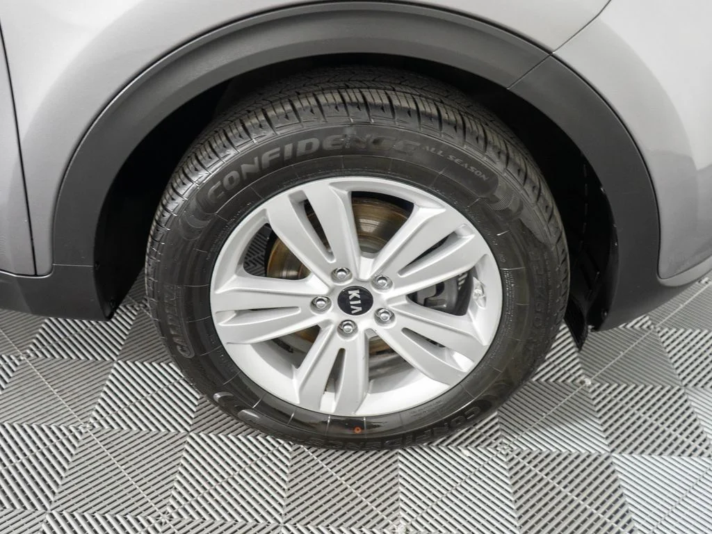 Used 2018 Silver Kia LX image 30