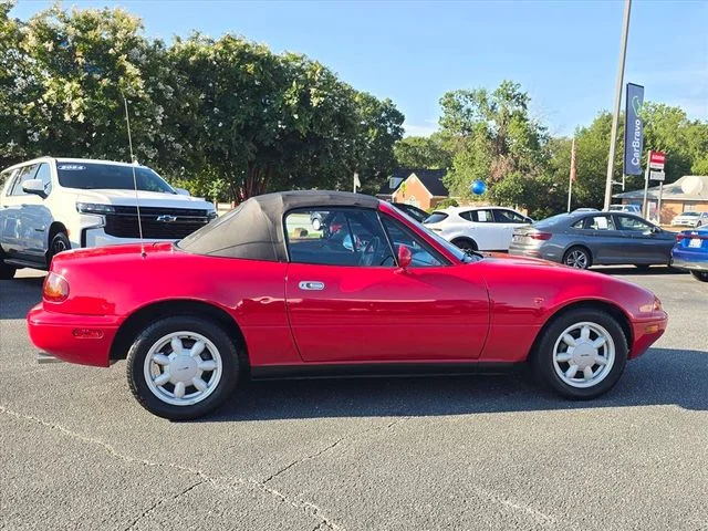 Used 1990 Red Mazda Base image 4