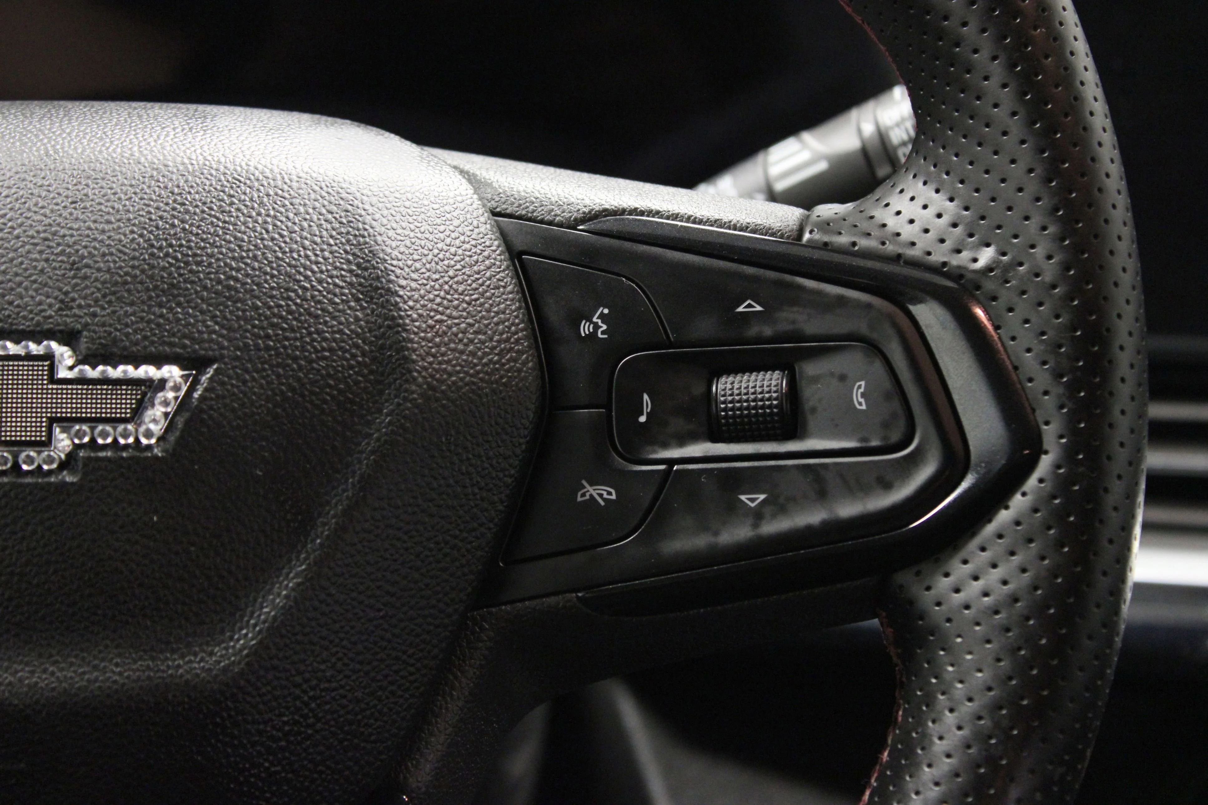 Used 2024 Mosaic Black Metallic Chevrolet 2RS image 23
