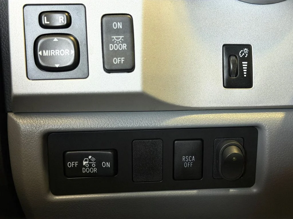 Used 2008 Silver Toyota Base image 25