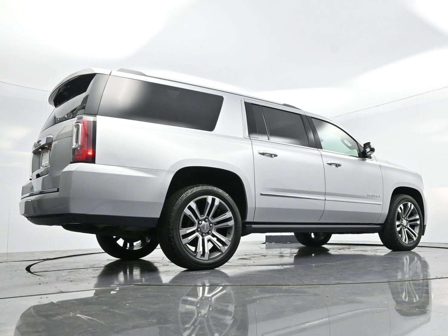 Used 2019 QUICKSILVER METALLIC GMC Denali image 53