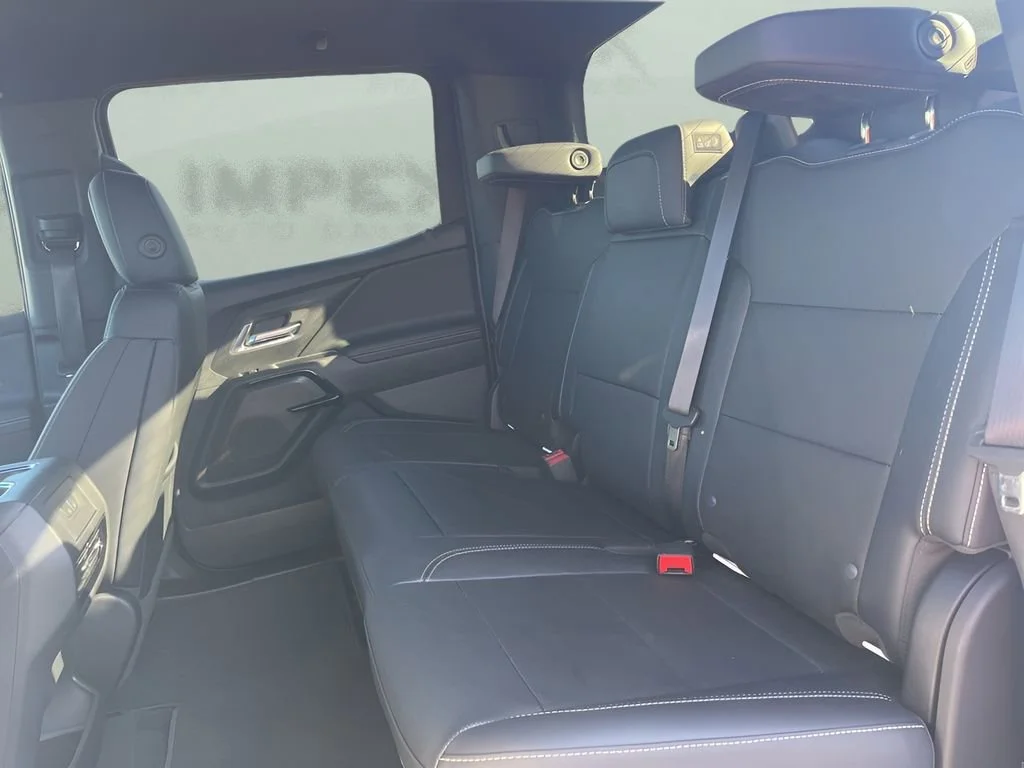 Used 2025 Summit White Chevrolet LT - Extended Range image 31