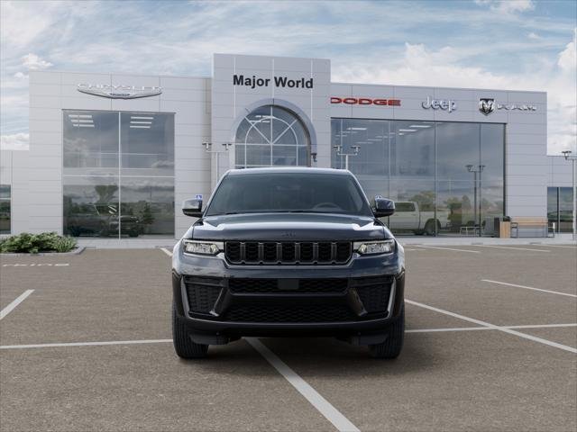 New 2026 Diamond Black Crystal Pearlcoat Jeep Laredo image 6