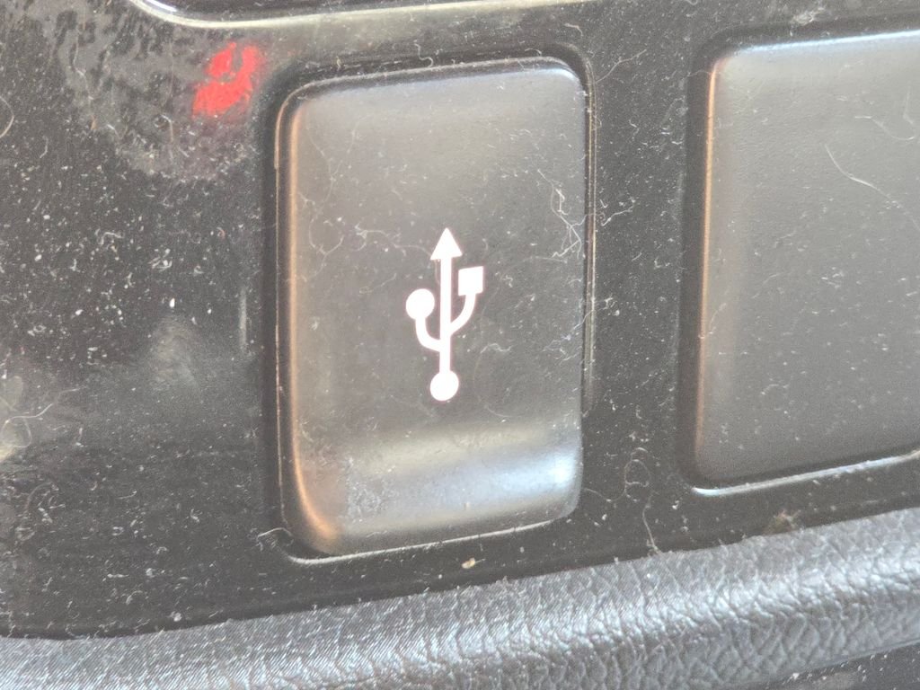Used 2019 Labrador Black Metallic Mitsubishi  image 28