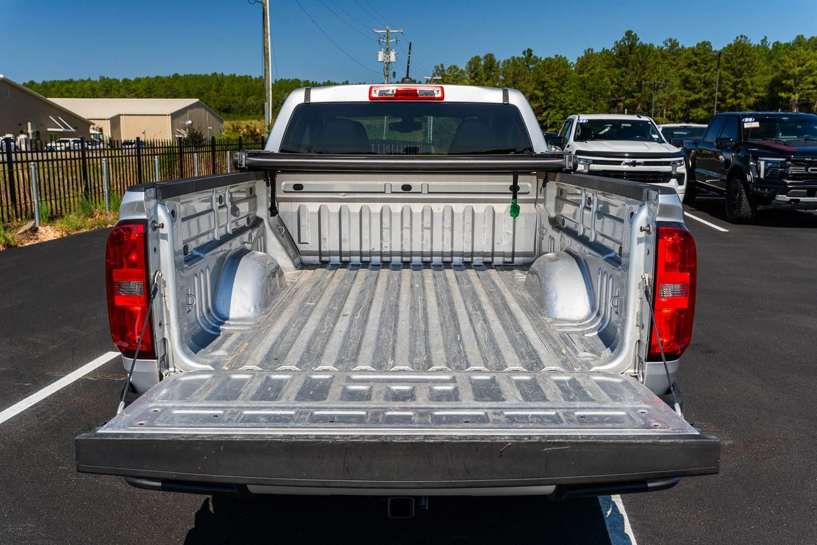 Used 2015 Silver Chevrolet Z71 image 13