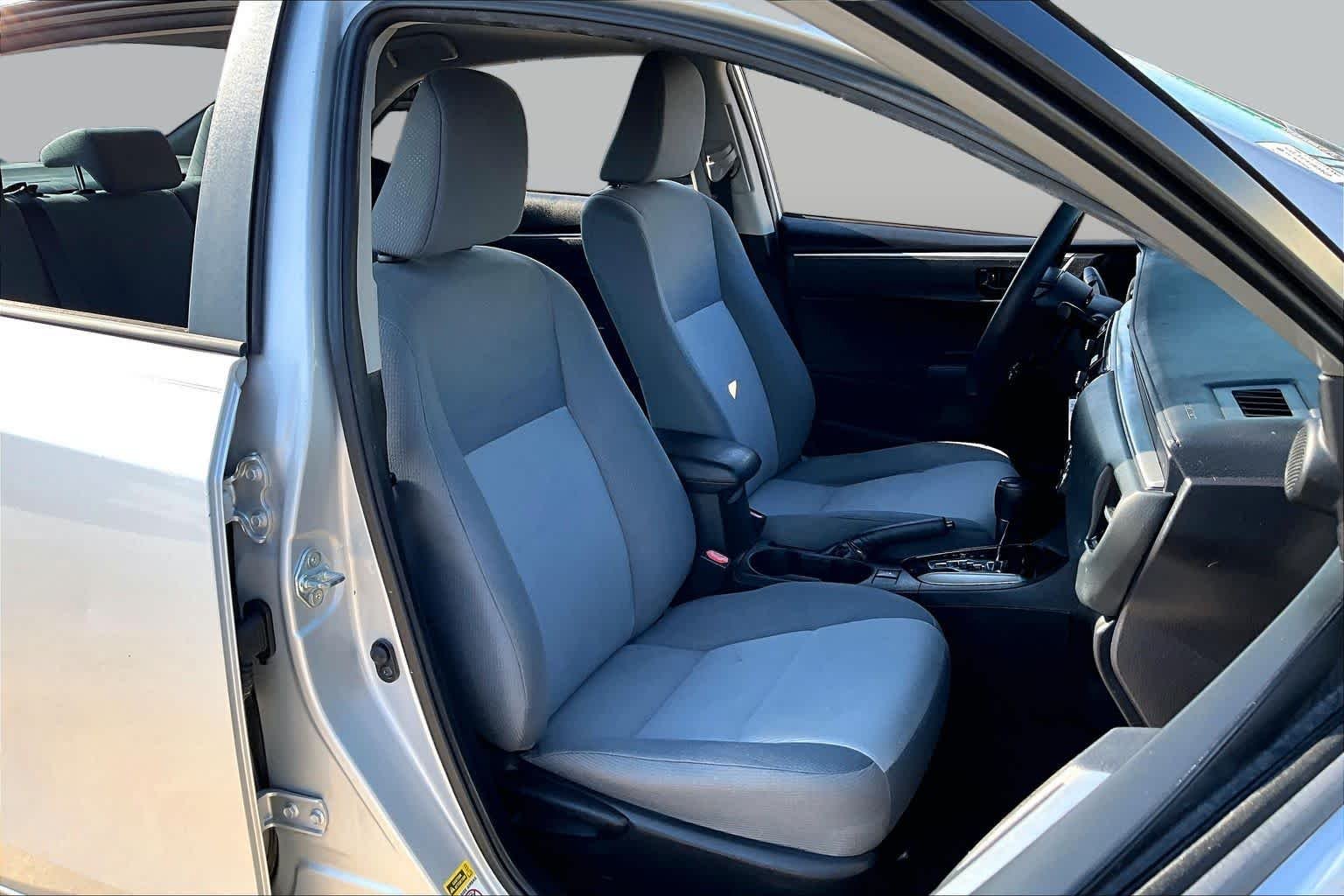 Used 2016 Classic Silver Metallic Toyota L image 9