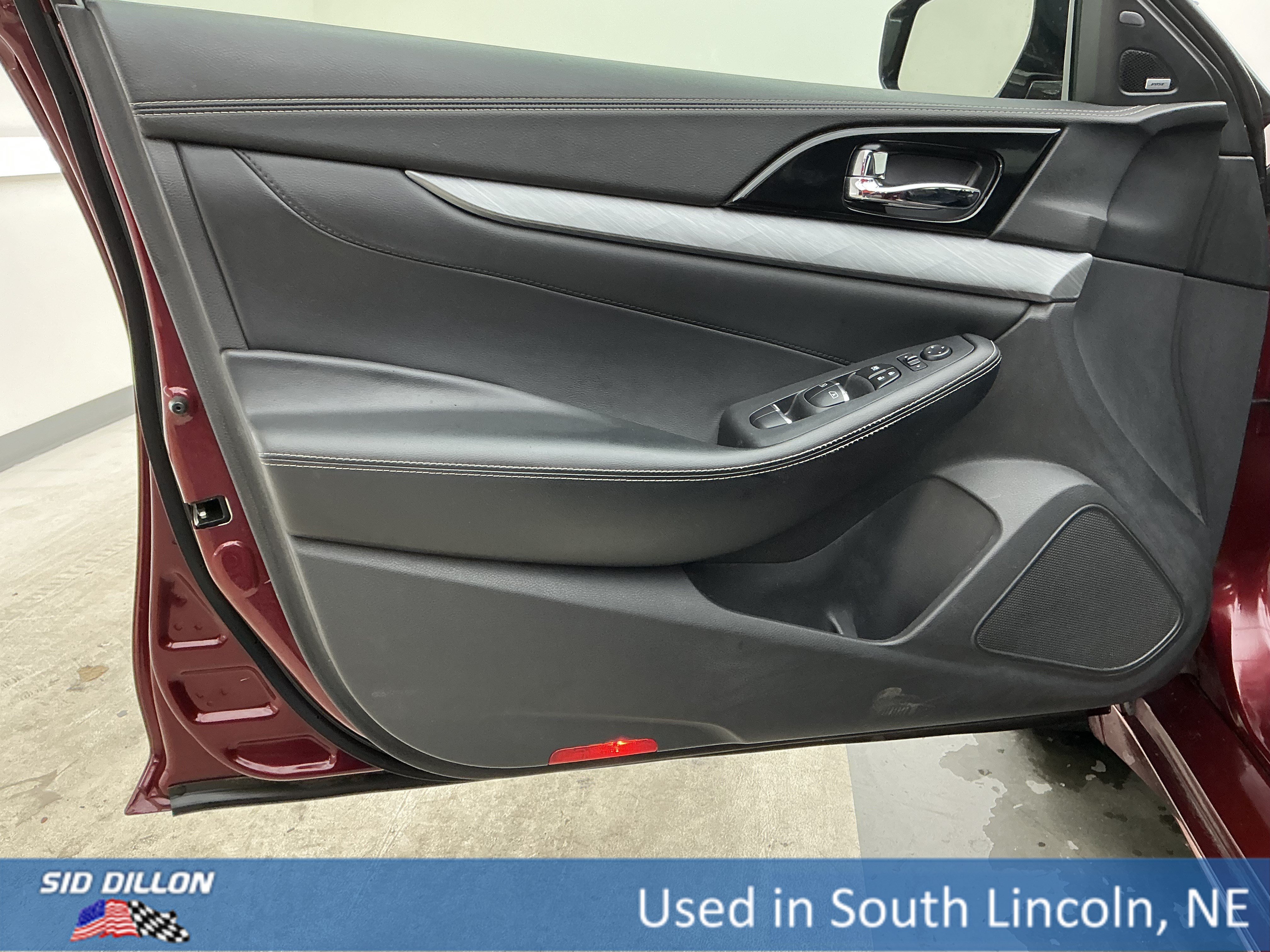 Used 2017 Coulis Red Nissan SL image 15