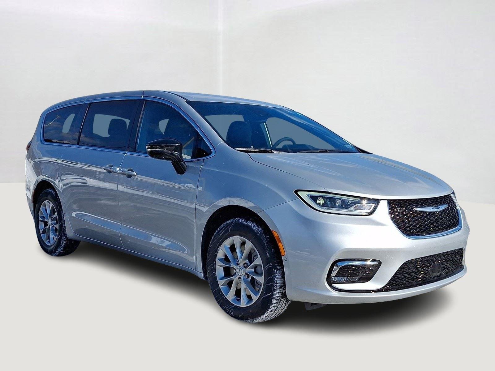 New 2026 Silver Mist Clear-Coat Exterior Paint Chrysler Select image 2