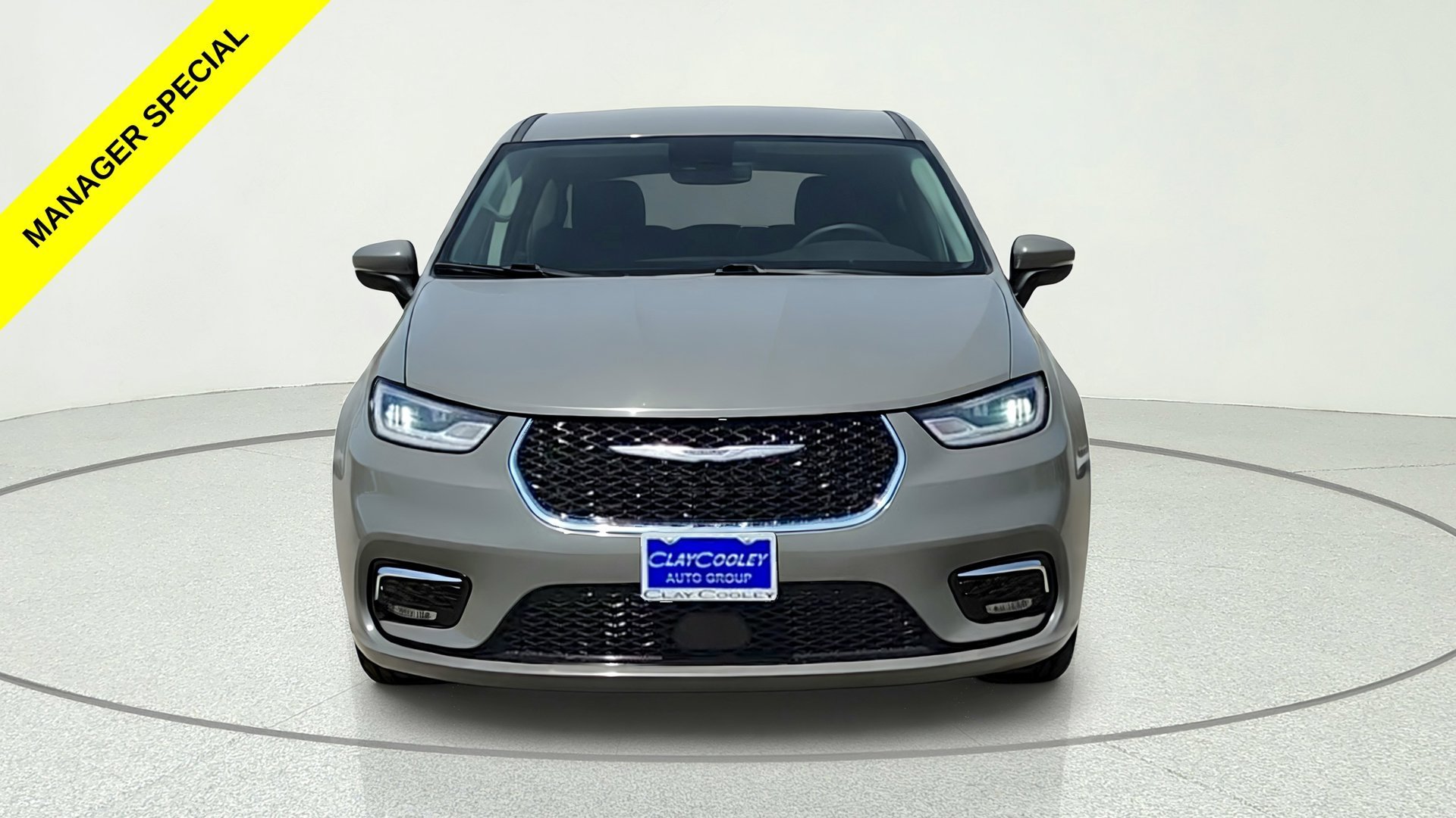 Used 2023 Gray Chrysler Touring L image 2