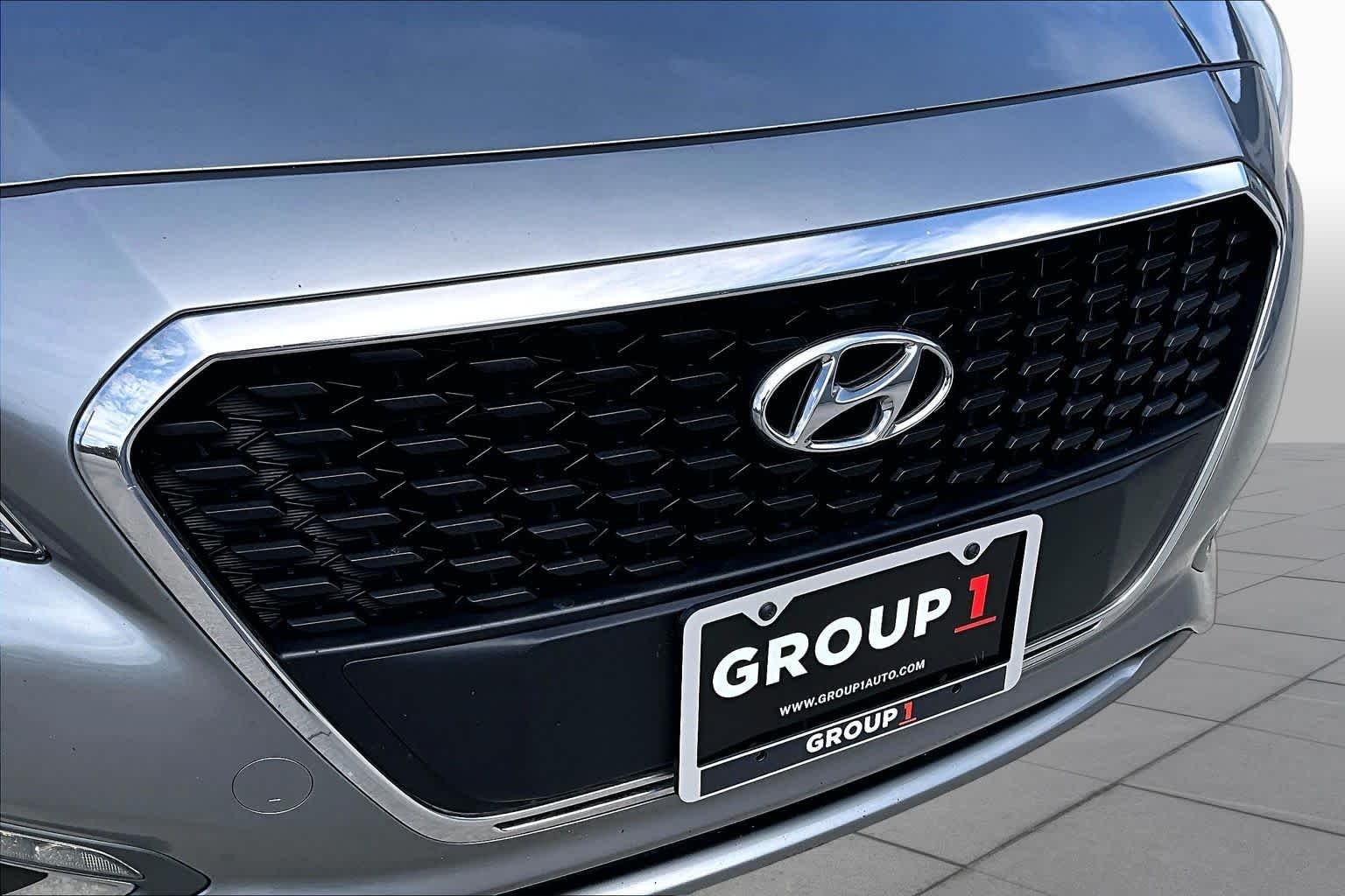 Used 2017 Metropolis Gray Hyundai SE image 28
