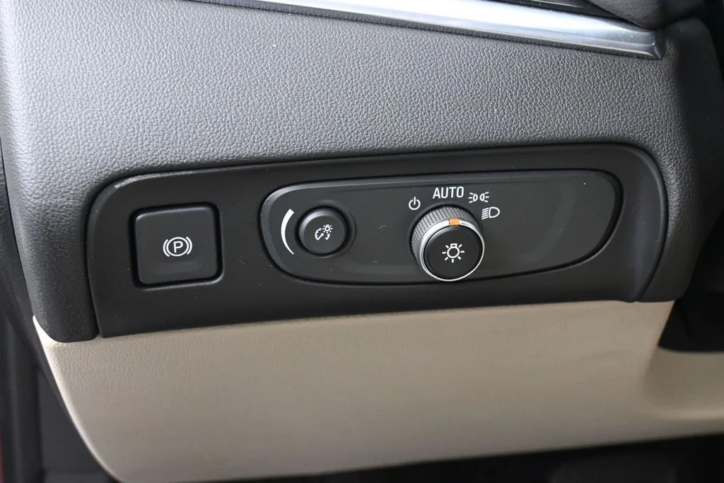 Used 2020 Red Quartz Tintcoat Buick Essence image 16
