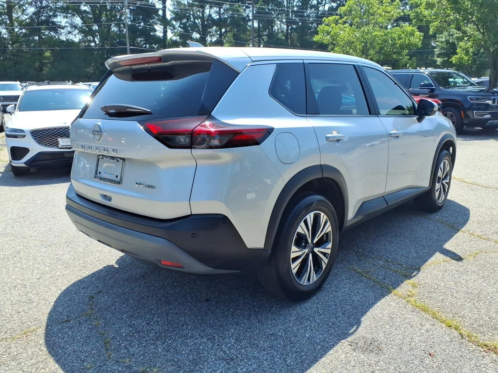 Used 2023  NISSAN SV image 6