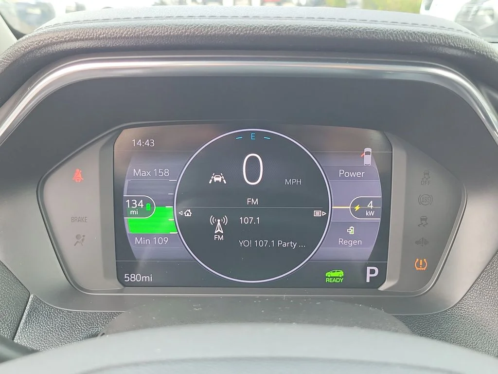 Used 2023 White Chevrolet 1LT image 27