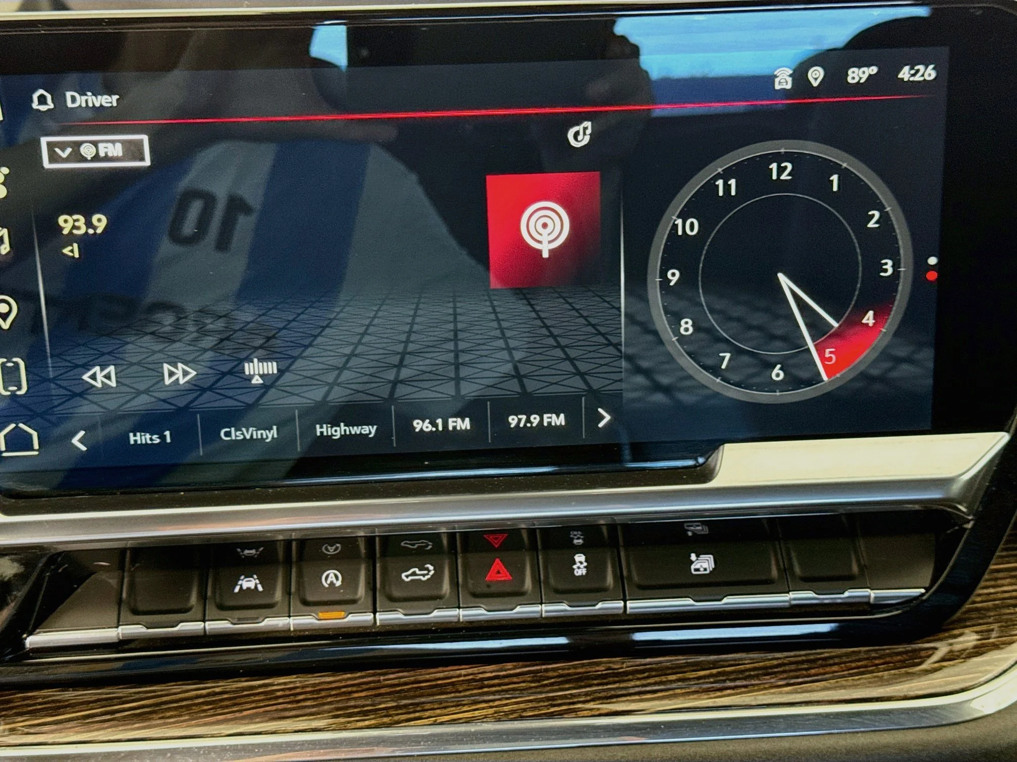 Used 2024 Summit White GMC Elevation image 17