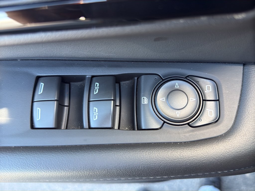 Used 2025 Gray Chevrolet Z71 image 19