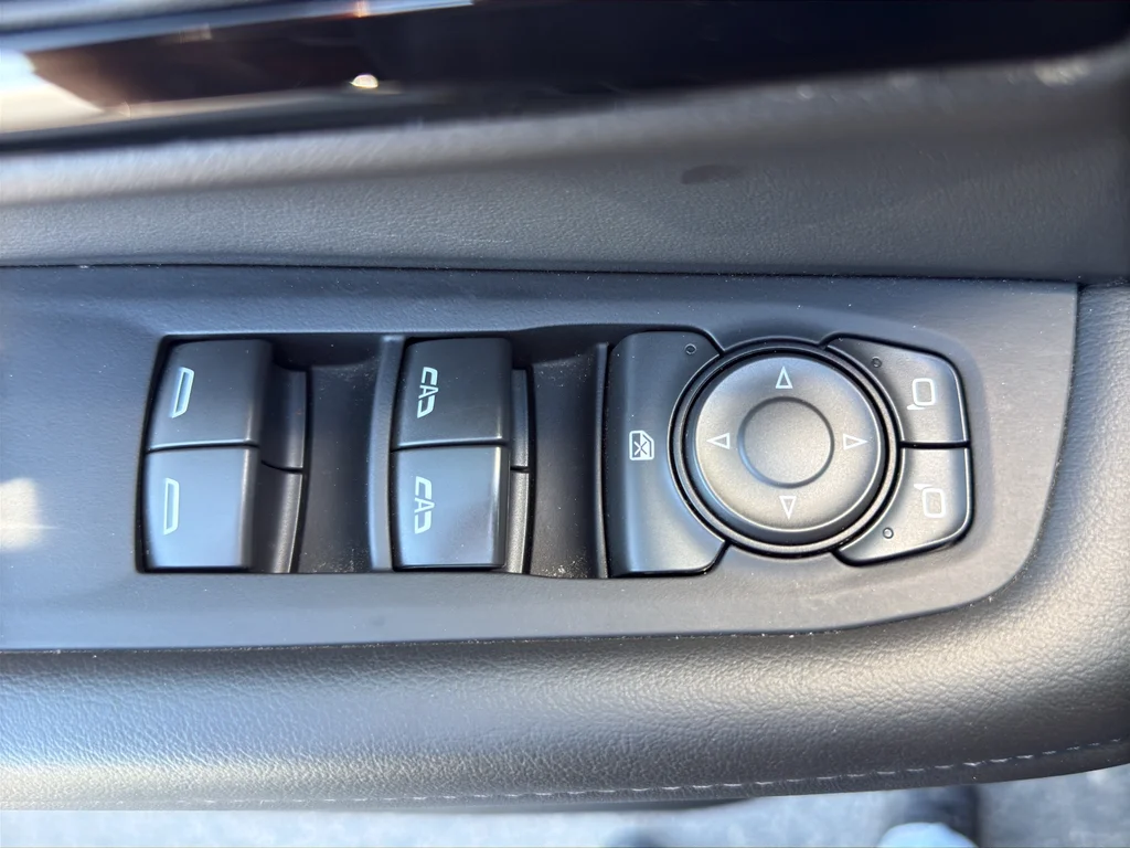 Used 2025 Gray Chevrolet Z71 image 19