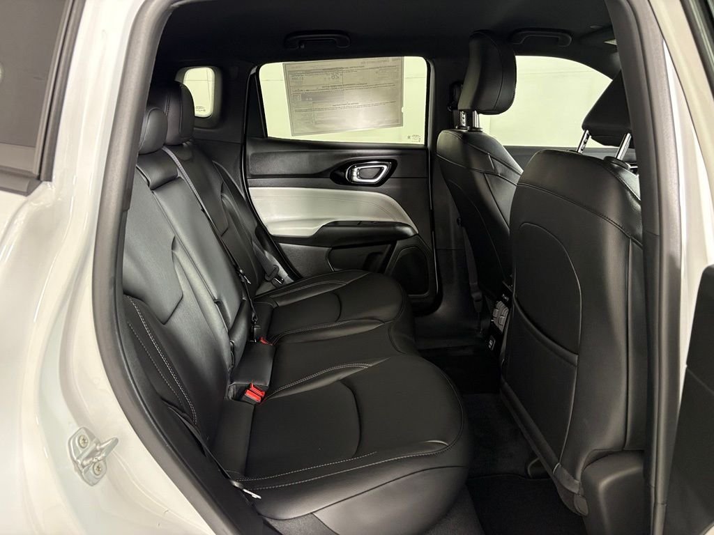 New 2026 Bright White Clear-Coat Exterior Paint Jeep Limited image 38