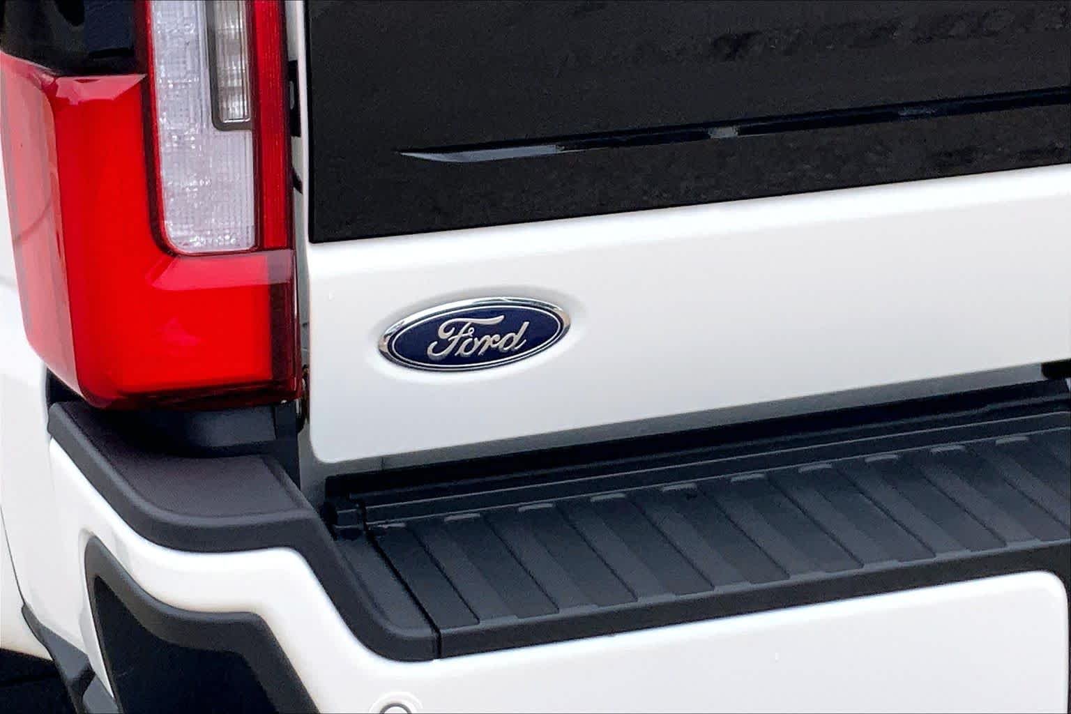 Used 2025 Star White Ford Platinum image 10