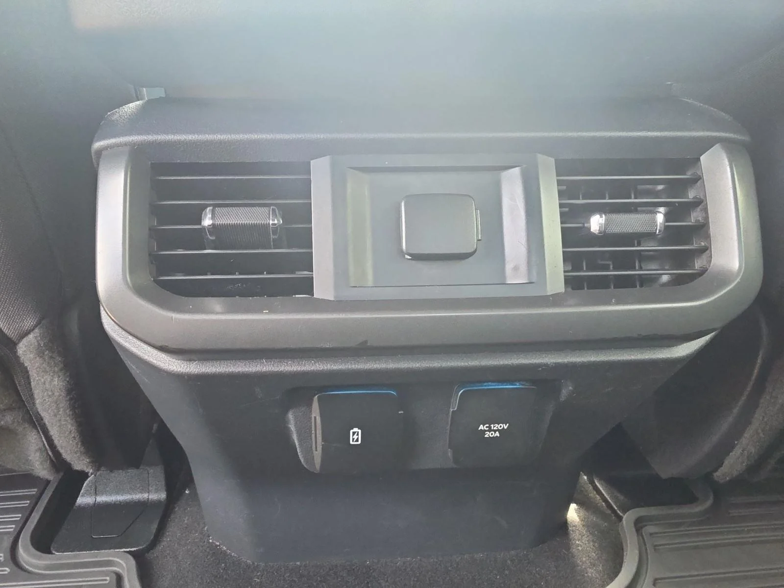 Used 2024 Oxford White Ford XLT image 21