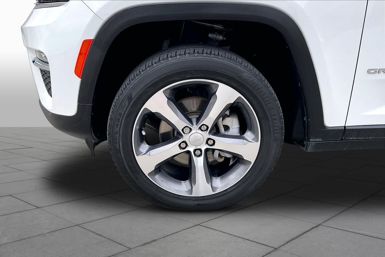 Used 2023 Bright White Clearcoat Jeep Limited image 11
