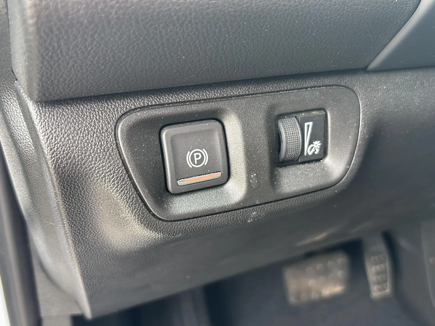 Used 2023 Summit White GMC AT4 image 19