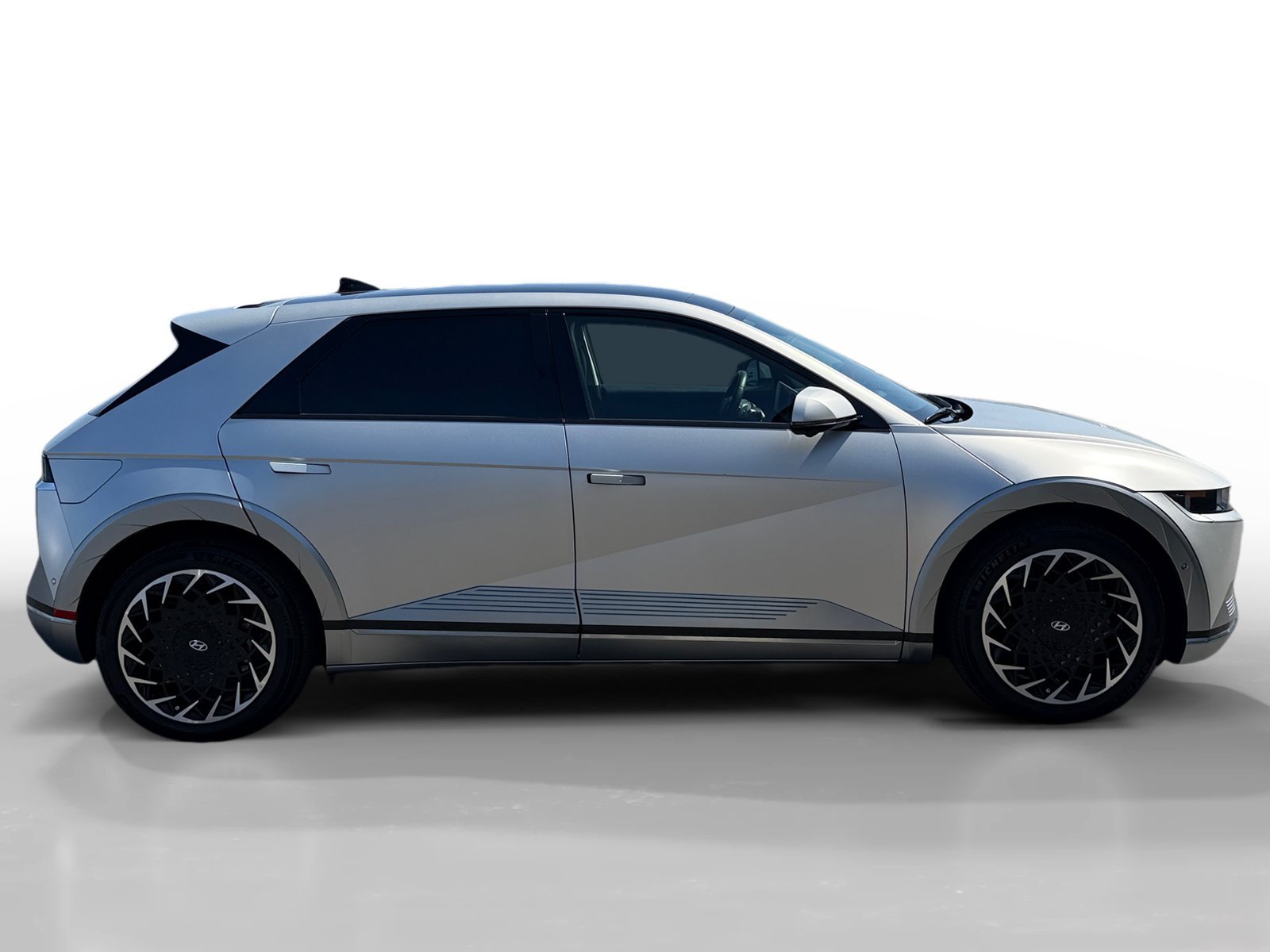 Used 2023 Gold Hyundai Limited image 6
