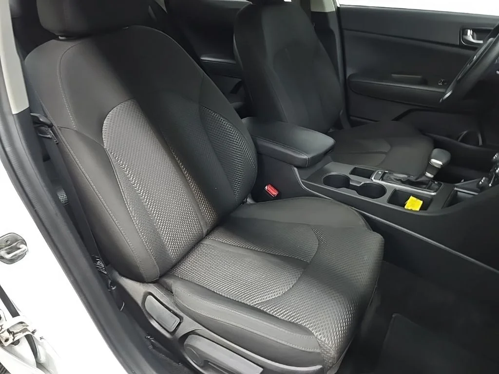 Used 2018 White Kia LX image 14