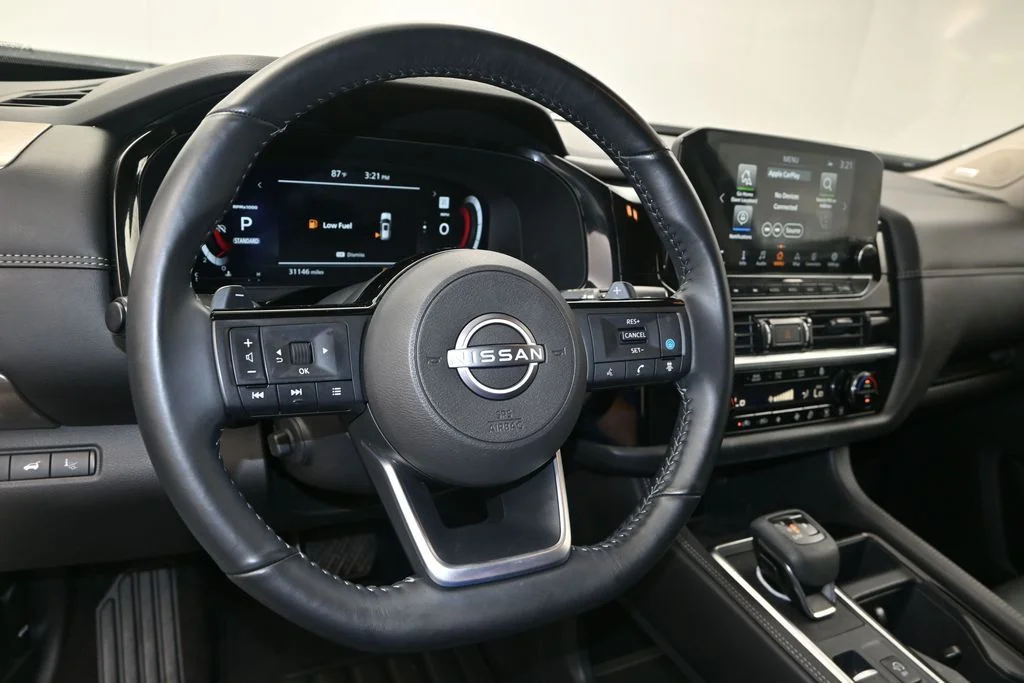 Used 2025 White Nissan Platinum image 23