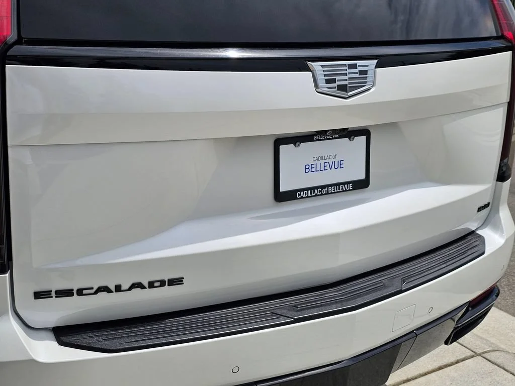 Used 2021 CRYSTAL WHITE TRICOAT Cadillac Sport Platinum image 15