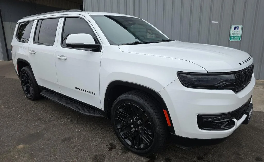 Used 2022 White Jeep Series II image 3