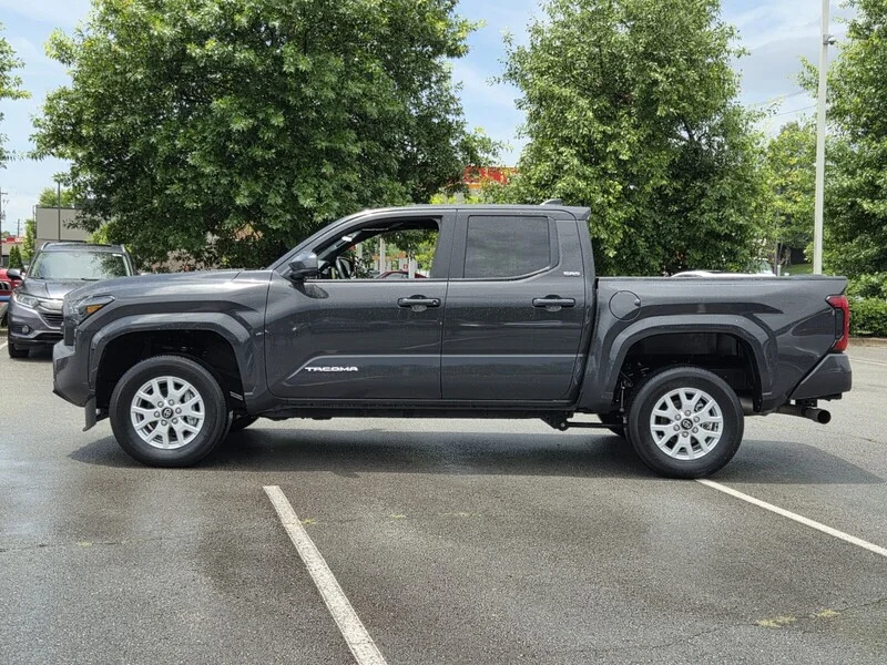 Used 2025 Underground TOYOTA SR5 image 2