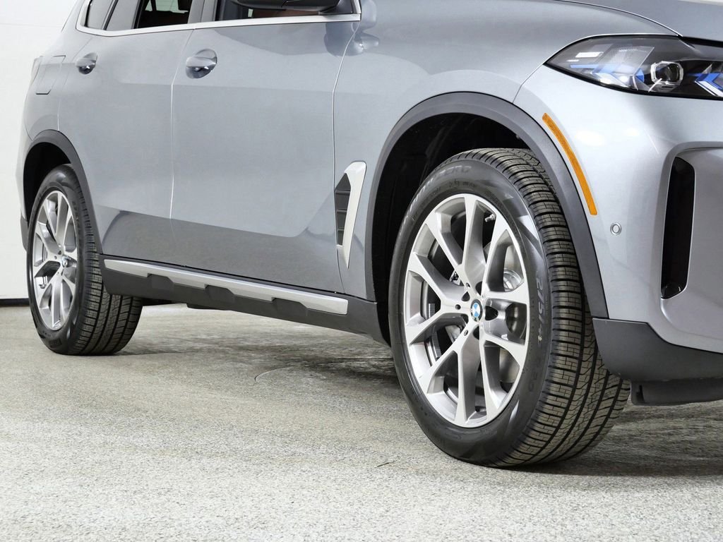 Used 2026 Skyscraper Grey Metallic BMW xDrive40i image 7