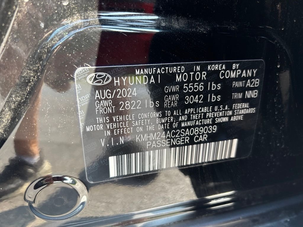 Used 2025 Black Hyundai SE image 11
