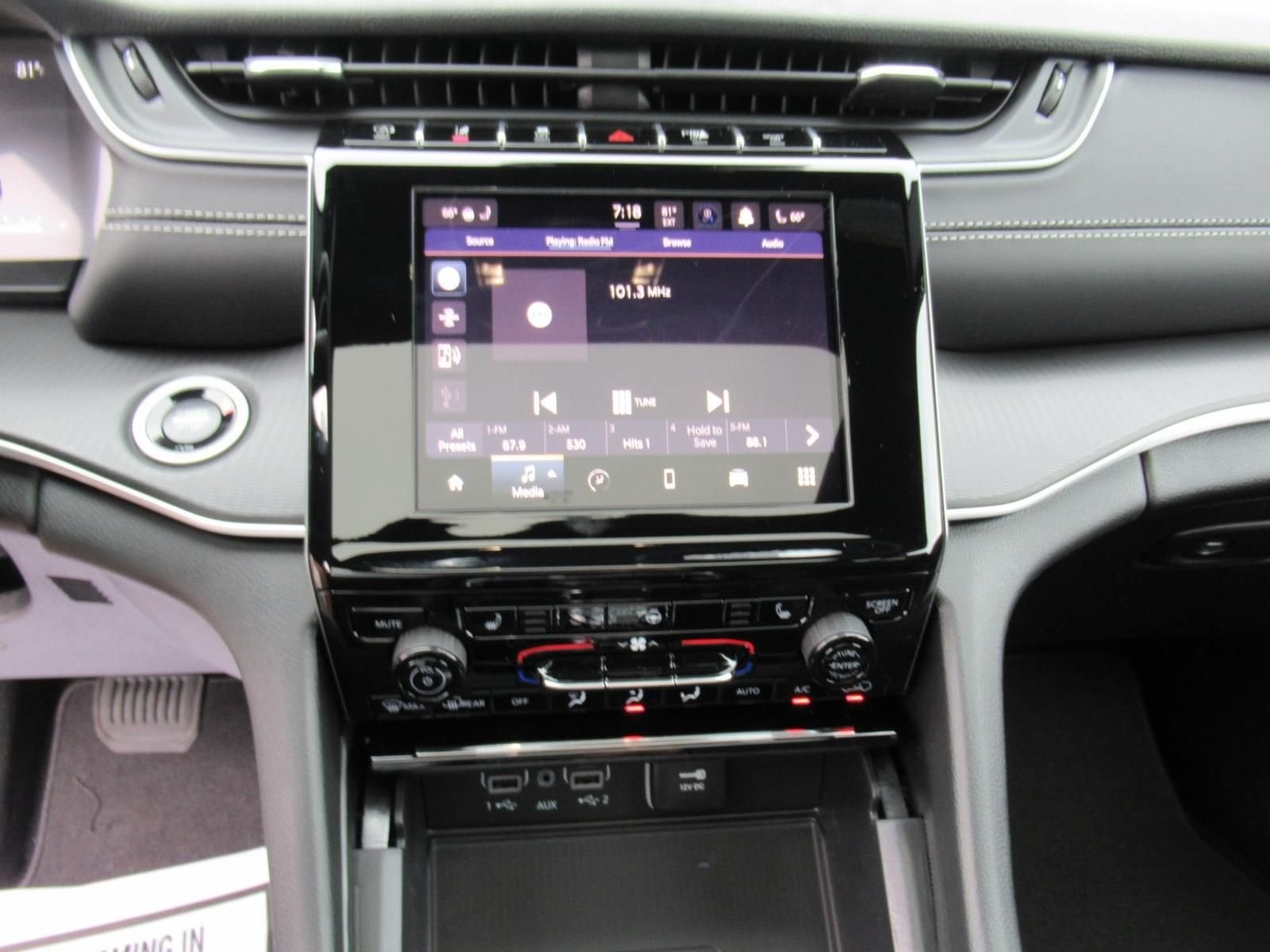 New 2026 Silver Zynith Exterior Paint Jeep Laredo X image 23