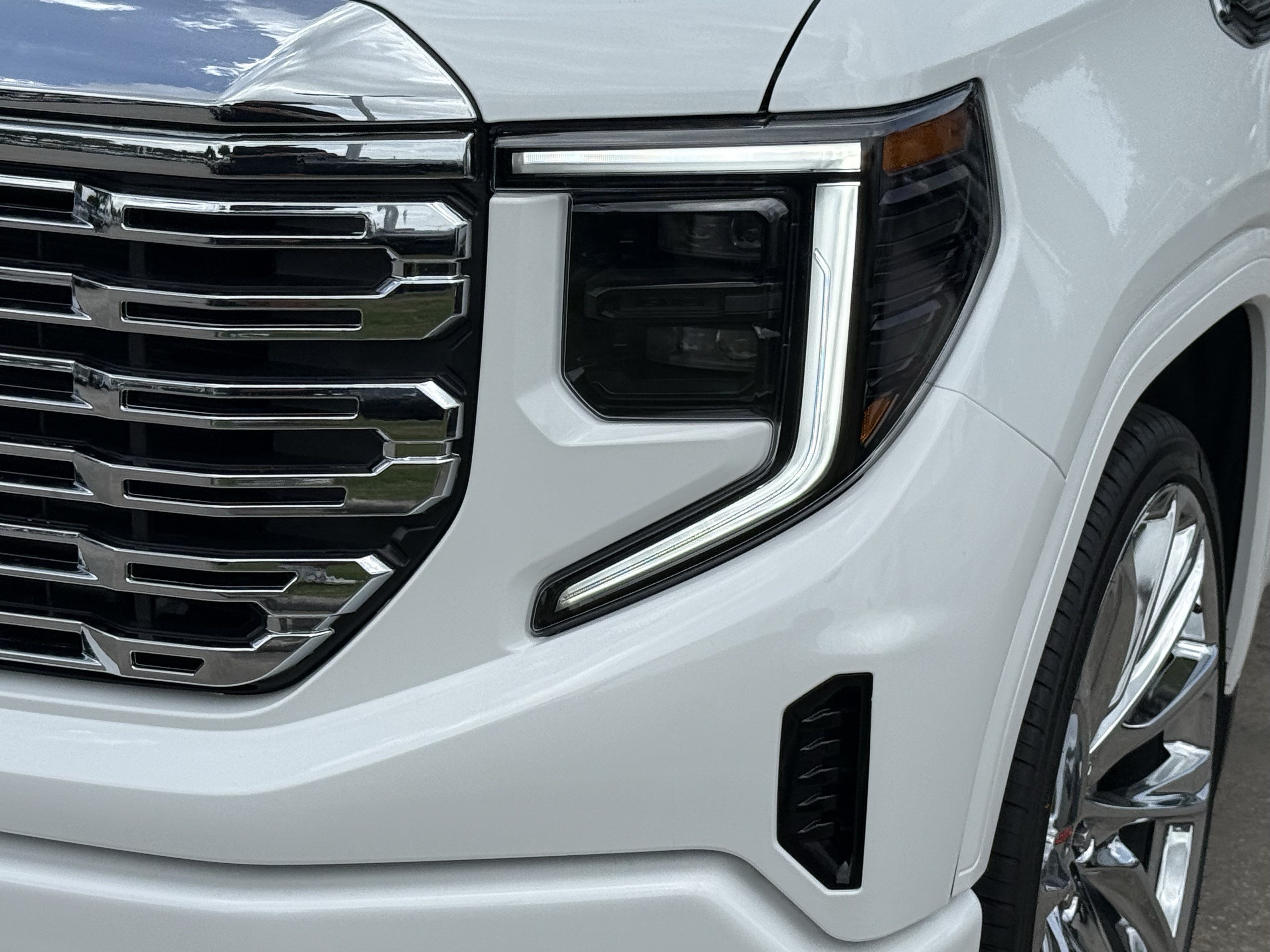 New 2026 Summit White GMC Pro image 7
