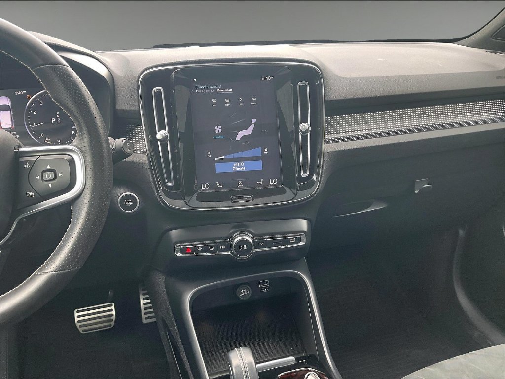 Used 2021 Black Volvo R-Design image 18