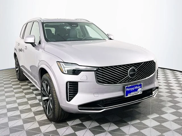 2026 Volvo XC90 T8 Recharge Core Bright 4WD's photo